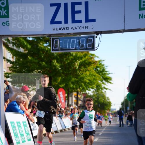 20.09.2026 - PSD Bank Halbmarathon LAZAROV Photography http://msf.ph/oto/10547896 20.09.2026 10:29:26 Ziel 137, 181, 228, 377, 406 meine-sportfotos.de