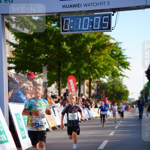 20.09.2026 - PSD Bank Halbmarathon LAZAROV Photography http://msf.ph/oto/10547904 20.09.2026 10:29:29 Ziel 102, 137, 181, 228, 377, 406 meine-sportfotos.de