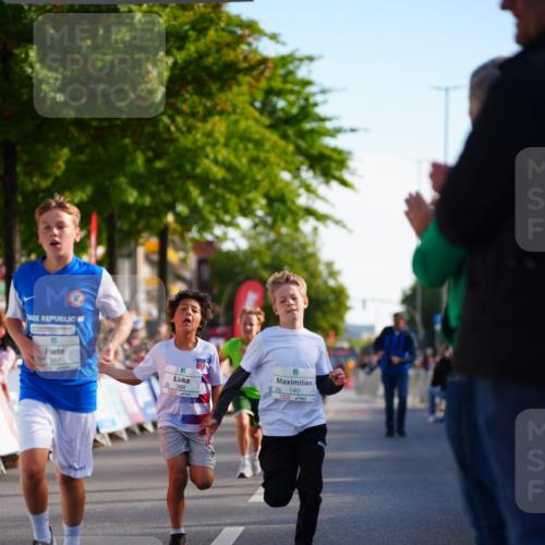 20.09.2026 - PSD Bank Halbmarathon LAZAROV Photography http://msf.ph/oto/10547919 20.09.2026 10:29:35 Ziel 102, 140, 228, 357, 368, 377, 434 meine-sportfotos.de