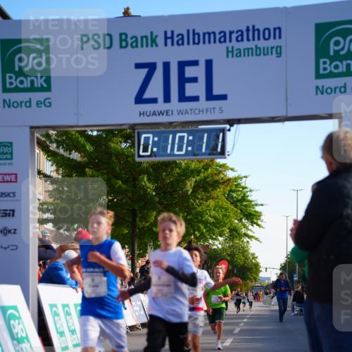 20.09.2026 - PSD Bank Halbmarathon LAZAROV Photography http://msf.ph/oto/10547922 20.09.2026 10:29:36 Ziel 102, 140, 228, 357, 368, 377, 434 meine-sportfotos.de