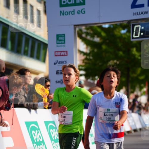 20.09.2026 - PSD Bank Halbmarathon LAZAROV Photography http://msf.ph/oto/10547926 20.09.2026 10:29:39 Ziel 102, 140, 231, 357, 368, 417, 434 meine-sportfotos.de