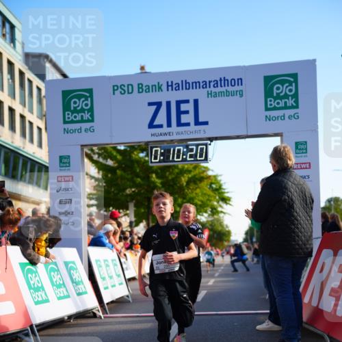20.09.2026 - PSD Bank Halbmarathon LAZAROV Photography http://msf.ph/oto/10547935 20.09.2026 10:29:44 Ziel 165, 231, 417, 434 meine-sportfotos.de