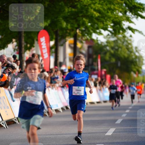 20.09.2026 - PSD Bank Halbmarathon LAZAROV Photography http://msf.ph/oto/10547966 20.09.2026 10:29:58 Ziel 112, 266, 279, 321 meine-sportfotos.de