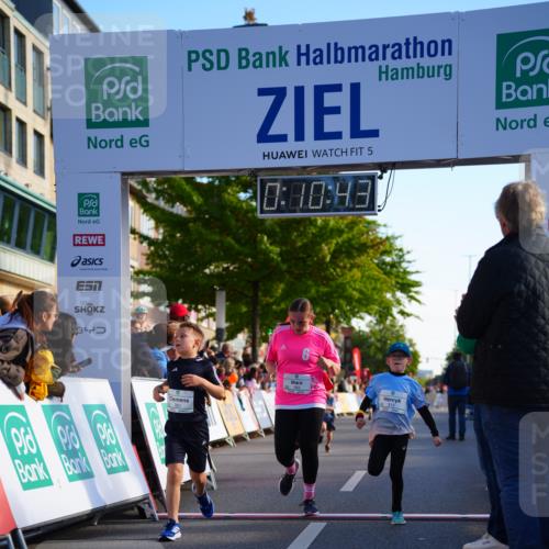 20.09.2026 - PSD Bank Halbmarathon LAZAROV Photography http://msf.ph/oto/10547974 20.09.2026 10:30:07 Ziel 183, 310, 312, 315, 318, 321, 361 meine-sportfotos.de