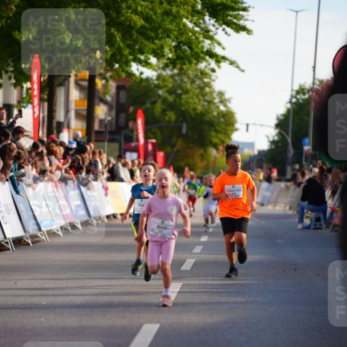 20.09.2026 - PSD Bank Halbmarathon LAZAROV Photography http://msf.ph/oto/10548007 20.09.2026 10:30:25 Ziel 110, 127, 167, 275, 297, 397, 405 meine-sportfotos.de