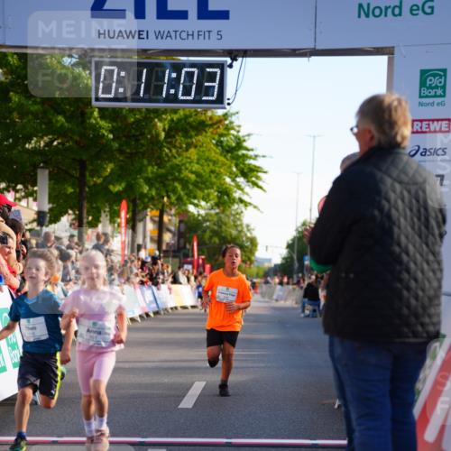 20.09.2026 - PSD Bank Halbmarathon LAZAROV Photography http://msf.ph/oto/10548013 20.09.2026 10:30:27 Ziel 110, 127, 275, 297, 397 meine-sportfotos.de