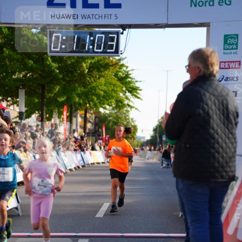 20.09.2026 - PSD Bank Halbmarathon LAZAROV Photography http://msf.ph/oto/10548014 20.09.2026 10:30:27 Ziel 110, 127, 275, 297, 397 meine-sportfotos.de