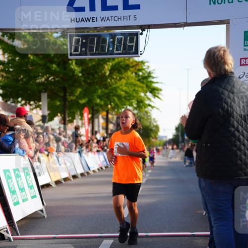 20.09.2026 - PSD Bank Halbmarathon LAZAROV Photography http://msf.ph/oto/10548019 20.09.2026 10:30:28 Ziel 110, 114, 127, 275, 397 meine-sportfotos.de