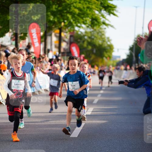 20.09.2026 - PSD Bank Halbmarathon LAZAROV Photography http://msf.ph/oto/10548057 20.09.2026 10:30:49 Ziel 121, 149, 340, 347, 355, 380, 438 meine-sportfotos.de