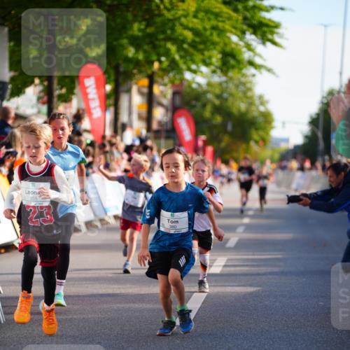 20.09.2026 - PSD Bank Halbmarathon LAZAROV Photography http://msf.ph/oto/10548058 20.09.2026 10:30:49 Ziel 121, 149, 340, 347, 355, 380, 438 meine-sportfotos.de