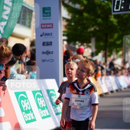 20.09.2026 - PSD Bank Halbmarathon LAZAROV Photography http://msf.ph/oto/10548067 20.09.2026 10:30:53 Ziel 121, 149, 304, 347, 355, 380, 430, 438 meine-sportfotos.de