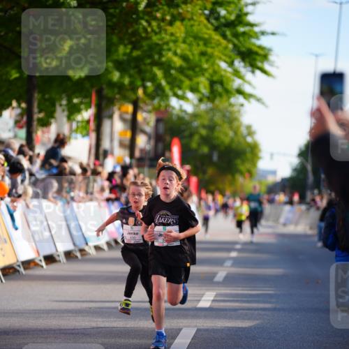 20.09.2026 - PSD Bank Halbmarathon LAZAROV Photography http://msf.ph/oto/10548069 20.09.2026 10:30:56 Ziel 149, 304, 347, 355, 380, 430, 438 meine-sportfotos.de