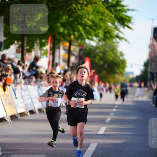 20.09.2026 - PSD Bank Halbmarathon LAZAROV Photography http://msf.ph/oto/10548071 20.09.2026 10:30:57 Ziel 149, 304, 347, 355, 380, 430, 438 meine-sportfotos.de