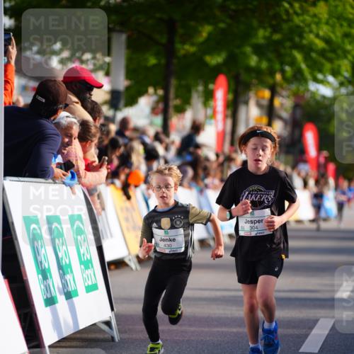 20.09.2026 - PSD Bank Halbmarathon LAZAROV Photography http://msf.ph/oto/10548072 20.09.2026 10:30:57 Ziel 149, 304, 347, 355, 380, 430, 438 meine-sportfotos.de
