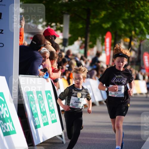 20.09.2026 - PSD Bank Halbmarathon LAZAROV Photography http://msf.ph/oto/10548073 20.09.2026 10:30:57 Ziel 149, 304, 347, 355, 380, 430, 438 meine-sportfotos.de