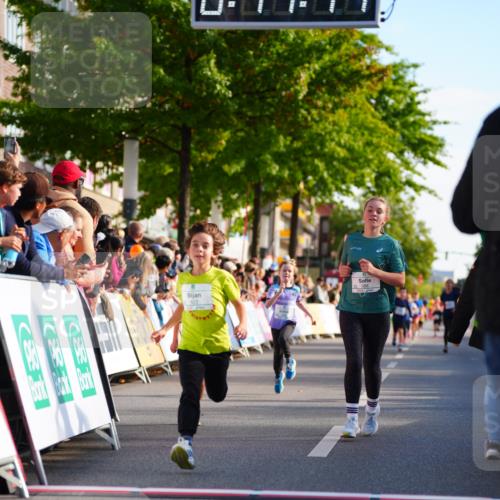 20.09.2026 - PSD Bank Halbmarathon LAZAROV Photography http://msf.ph/oto/10548078 20.09.2026 10:31:05 Ziel 388, 422, 430, 435, 436 meine-sportfotos.de