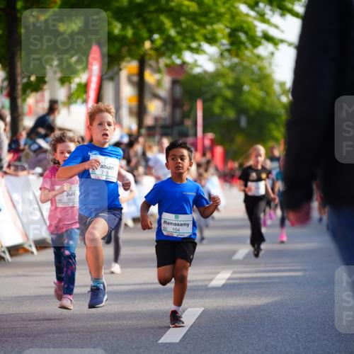 20.09.2026 - PSD Bank Halbmarathon LAZAROV Photography http://msf.ph/oto/10548135 20.09.2026 10:31:32 Ziel 104, 108, 146, 215, 217, 223, 265, 307, 353, 398, 407, 410 meine-sportfotos.de