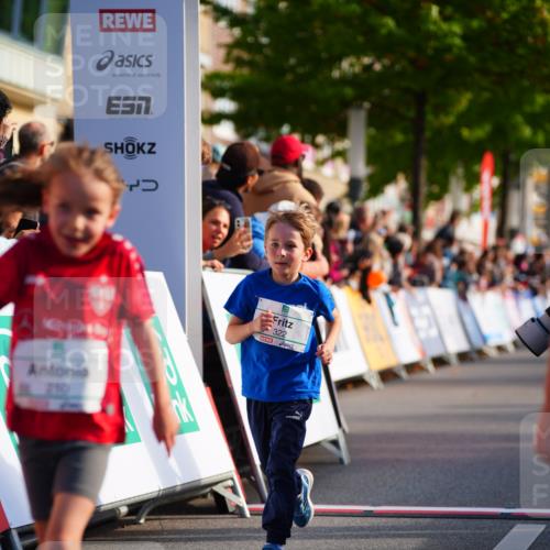 20.09.2026 - PSD Bank Halbmarathon LAZAROV Photography http://msf.ph/oto/10548158 20.09.2026 10:31:43 Ziel 189, 208, 210, 219, 223, 260, 322, 375, 414, 450 meine-sportfotos.de