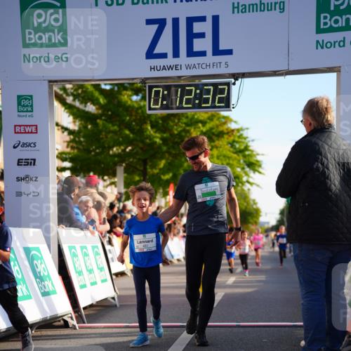 20.09.2026 - PSD Bank Halbmarathon LAZAROV Photography http://msf.ph/oto/10548179 20.09.2026 10:31:56 Ziel 103, 225, 261, 336, 427, 451, 458 meine-sportfotos.de
