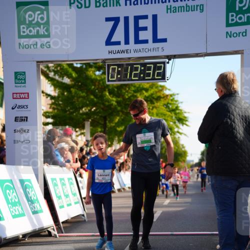20.09.2026 - PSD Bank Halbmarathon LAZAROV Photography http://msf.ph/oto/10548180 20.09.2026 10:31:56 Ziel 103, 225, 261, 336, 427, 451, 458 meine-sportfotos.de