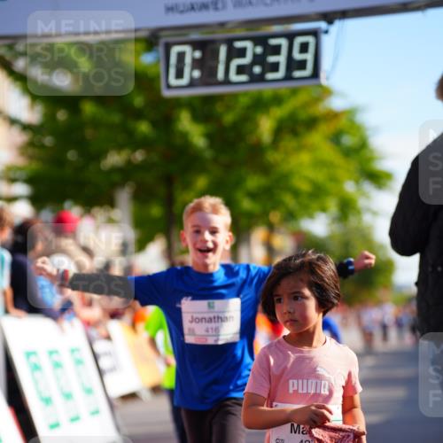 20.09.2026 - PSD Bank Halbmarathon LAZAROV Photography http://msf.ph/oto/10548194 20.09.2026 10:32:03 Ziel 225, 276, 277, 298, 336, 399, 416, 426, 427, 451, 458 meine-sportfotos.de