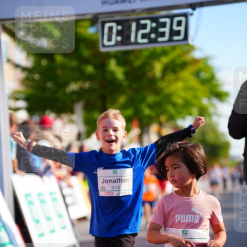 20.09.2026 - PSD Bank Halbmarathon LAZAROV Photography http://msf.ph/oto/10548195 20.09.2026 10:32:03 Ziel 225, 276, 277, 298, 336, 399, 416, 426, 427, 451, 458 meine-sportfotos.de