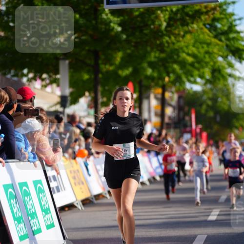20.09.2026 - PSD Bank Halbmarathon LAZAROV Photography http://msf.ph/oto/10548241 20.09.2026 10:32:28 Ziel 107, 126, 131, 132, 243, 272, 299, 300 meine-sportfotos.de