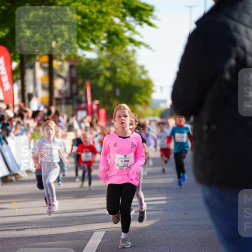 20.09.2026 - PSD Bank Halbmarathon LAZAROV Photography http://msf.ph/oto/10548245 20.09.2026 10:32:30 Ziel 107, 126, 129, 131, 132, 133, 198, 243, 244, 272, 299, 454 meine-sportfotos.de