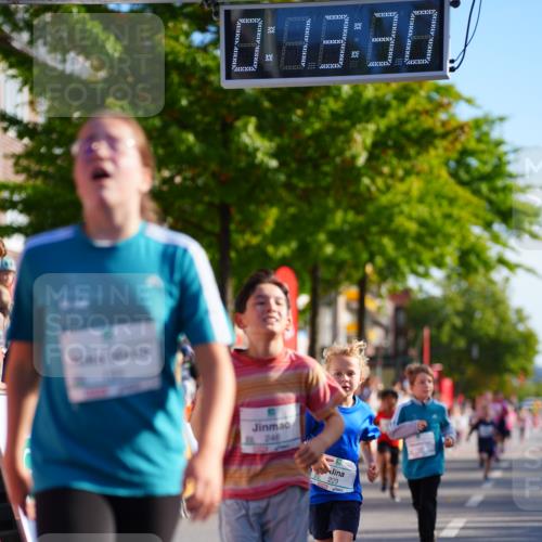20.09.2026 - PSD Bank Halbmarathon LAZAROV Photography http://msf.ph/oto/10548289 20.09.2026 10:32:54 Ziel 197, 199, 229, 246, 335, 441 meine-sportfotos.de