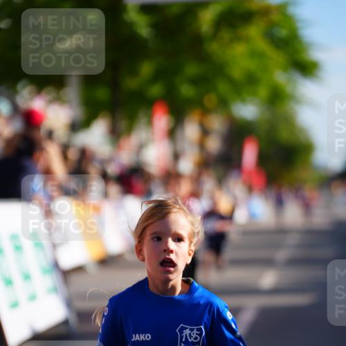 20.09.2026 - PSD Bank Halbmarathon LAZAROV Photography http://msf.ph/oto/10548357 20.09.2026 10:33:31 Ziel 106, 151, 234, 254, 255, 402 meine-sportfotos.de