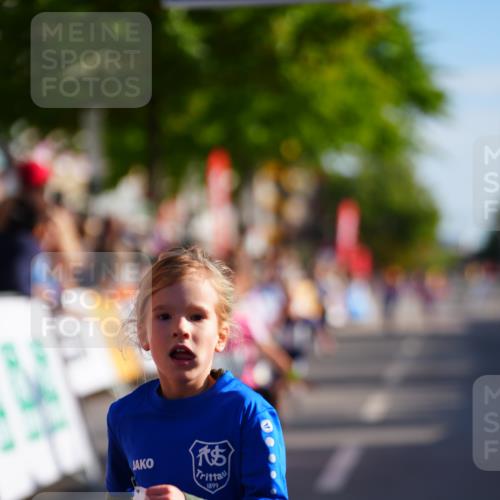 20.09.2026 - PSD Bank Halbmarathon LAZAROV Photography http://msf.ph/oto/10548358 20.09.2026 10:33:31 Ziel 106, 151, 234, 254, 255, 402 meine-sportfotos.de