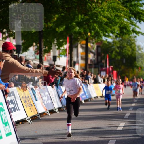 20.09.2026 - PSD Bank Halbmarathon LAZAROV Photography http://msf.ph/oto/10548364 20.09.2026 10:33:36 Ziel 106, 151, 254, 255, 325 meine-sportfotos.de