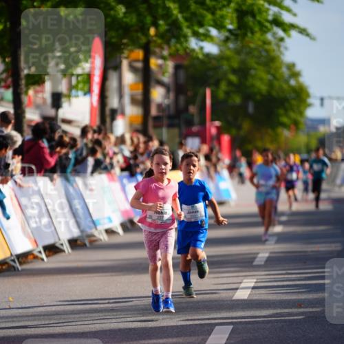 20.09.2026 - PSD Bank Halbmarathon LAZAROV Photography http://msf.ph/oto/10548375 20.09.2026 10:33:40 Ziel 151, 227, 253, 325 meine-sportfotos.de