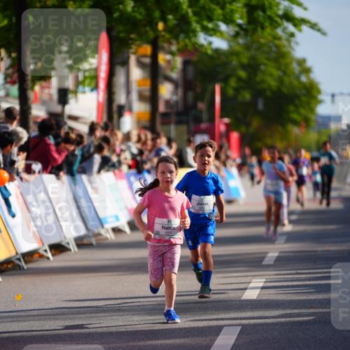 20.09.2026 - PSD Bank Halbmarathon LAZAROV Photography http://msf.ph/oto/10548376 20.09.2026 10:33:41 Ziel 151, 227, 253, 325 meine-sportfotos.de