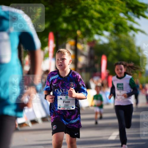 20.09.2026 - PSD Bank Halbmarathon LAZAROV Photography http://msf.ph/oto/10548395 20.09.2026 10:33:55 Ziel 138, 166, 173, 207, 290, 382, 424 meine-sportfotos.de