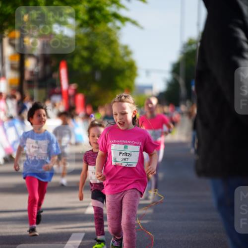 20.09.2026 - PSD Bank Halbmarathon LAZAROV Photography http://msf.ph/oto/10548453 20.09.2026 10:34:26 Ziel 147, 168, 267, 268, 270, 367 meine-sportfotos.de