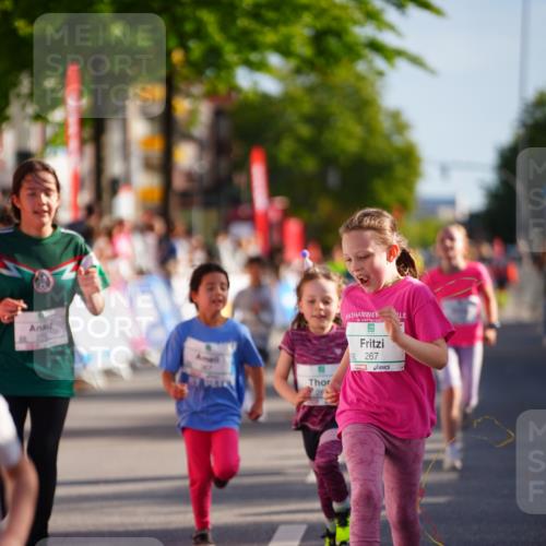 20.09.2026 - PSD Bank Halbmarathon LAZAROV Photography http://msf.ph/oto/10548454 20.09.2026 10:34:27 Ziel 147, 168, 267, 268, 270, 350, 367 meine-sportfotos.de