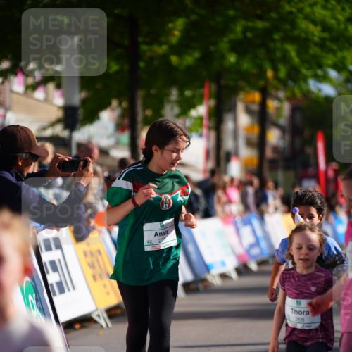 20.09.2026 - PSD Bank Halbmarathon LAZAROV Photography http://msf.ph/oto/10548456 20.09.2026 10:34:27 Ziel 147, 168, 267, 268, 270, 350, 367 meine-sportfotos.de
