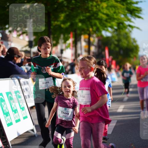 20.09.2026 - PSD Bank Halbmarathon LAZAROV Photography http://msf.ph/oto/10548458 20.09.2026 10:34:28 Ziel 147, 168, 267, 268, 270, 350, 367 meine-sportfotos.de