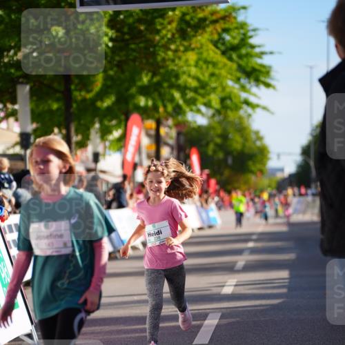 20.09.2026 - PSD Bank Halbmarathon LAZAROV Photography http://msf.ph/oto/10548473 20.09.2026 10:34:35 Ziel 143, 147, 239, 268, 270, 350, 367 meine-sportfotos.de