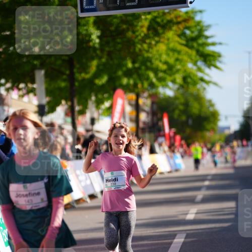 20.09.2026 - PSD Bank Halbmarathon LAZAROV Photography http://msf.ph/oto/10548474 20.09.2026 10:34:36 Ziel 143, 147, 239, 270, 350 meine-sportfotos.de