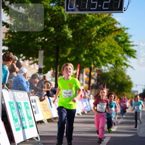 20.09.2026 - PSD Bank Halbmarathon LAZAROV Photography http://msf.ph/oto/10548484 20.09.2026 10:34:52 Ziel 195, 383, 400, 403, 452 meine-sportfotos.de