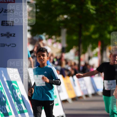 20.09.2026 - PSD Bank Halbmarathon LAZAROV Photography http://msf.ph/oto/10548572 20.09.2026 10:35:38 Ziel 169, 192, 320, 366, 404 meine-sportfotos.de