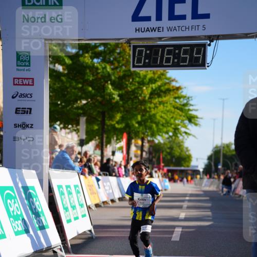 20.09.2026 - PSD Bank Halbmarathon LAZAROV Photography http://msf.ph/oto/10548601 20.09.2026 10:36:18 Ziel 442 meine-sportfotos.de