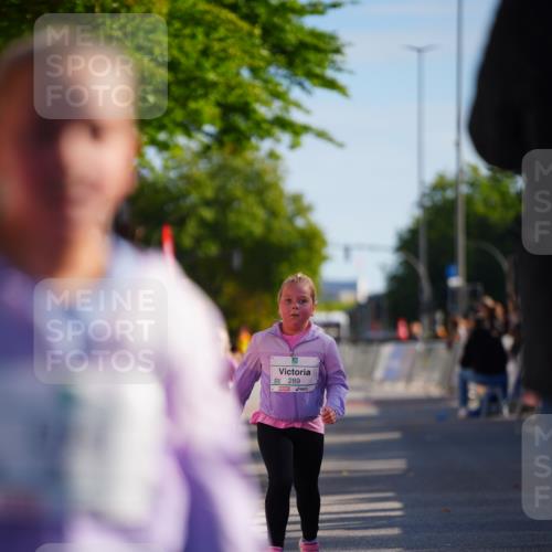 20.09.2026 - PSD Bank Halbmarathon LAZAROV Photography http://msf.ph/oto/10548620 20.09.2026 10:36:54 Ziel 222, 286, 289 meine-sportfotos.de