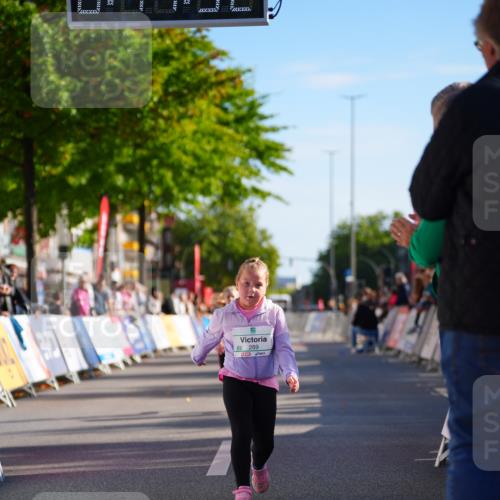 20.09.2026 - PSD Bank Halbmarathon LAZAROV Photography http://msf.ph/oto/10548625 20.09.2026 10:36:56 Ziel 222, 286, 289 meine-sportfotos.de
