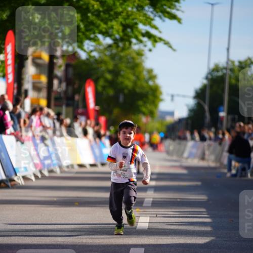 20.09.2026 - PSD Bank Halbmarathon LAZAROV Photography http://msf.ph/oto/10548647 20.09.2026 10:37:48 Ziel 331 meine-sportfotos.de