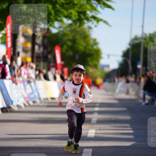 20.09.2026 - PSD Bank Halbmarathon LAZAROV Photography http://msf.ph/oto/10548649 20.09.2026 10:37:49 Ziel 331 meine-sportfotos.de