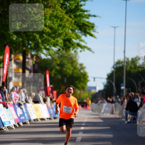 20.09.2026 - PSD Bank Halbmarathon LAZAROV Photography http://msf.ph/oto/10548662 20.09.2026 10:37:59 Ziel 220 meine-sportfotos.de
