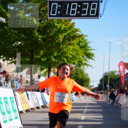 20.09.2026 - PSD Bank Halbmarathon LAZAROV Photography http://msf.ph/oto/10548673 20.09.2026 10:38:02 Ziel 220 meine-sportfotos.de